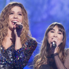 Miriam y Aitana, en la 12ª gala del concurso musical de TVE Operación Triunfo.