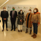 Foto de familia de los representantes de la Universidad y de los firmantes de los convenios. ANA F. BARREDO