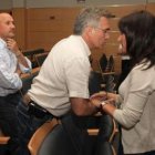 Rodríguez y Fernández conversando, con Rey meditabundo