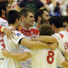 Los jugadores de la selección celebran un triunfo en el pasado Europeo de Serbia.