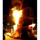 El fuego consumió la falla conmemorativa de Mozart