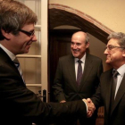 Carles Puigdemont saluda a Enric Millo.