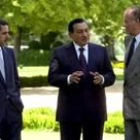 José María Aznar, el Rey don Juan Carlos y Hosni Mubarak mantuvieron una reunión en la Zarzuela