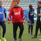 El técnico Manolo Díaz cuenta con algunos jugadores.
