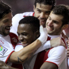 Lass celebra con sus compañeros el primer gol del Rayo.