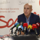 José Antonio Diez, ayer durante la rueda de prensa. RAMIRO