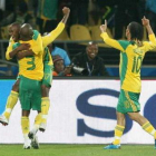 Jugadores sudafricanos celebran la victoria.