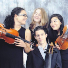 La leonesa Iriana Fernández, primera de la izquierda, con tres integrantes del Cesar Ensemble.