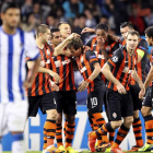 Los jugadores del Shakhtar Donetsk celebran el segundo gol ante la Real Sociedad.