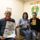 Juan Antonio Iglesias, María Jesús Ferreras y Vicente Velasco, ayer en la sede de Alcer en León. MARCIANO PÉREZ