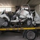 Imagen del estado en el que quedó el coche en el que viajaban cinco de las víctimas