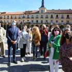 Un momento de la inauguración de la exposición en la Plaza Mayor de León. AYUNTAMIENTO DE LEÓN