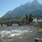 Vista del valle del Curueño, por donde discurrirá la línea de alta tensión