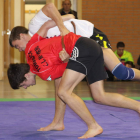Tomás González, destacado protagonista del corro, en su tercer combate con Rubén Fierro.