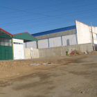La empresa constructora ha colocado ya los registros de la electrificación del polígono.