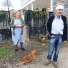 Tomás Martínez con los 18 puntos en la cabeza, su madre y su perro en 2011, cuando fue agredido.