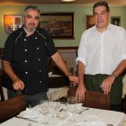 Norberto y Fernando, seguidores de la saga familiar que rigeEl Besugo desde 1924.