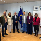 La delegación en favor del empleo en Vestas, en su encuentro con el comisario Arias Cañete. EFE
