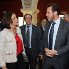 La ministra Reyes Maroto con el alcalde de Valladolid. ICAL