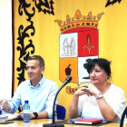 Santiago Dorado y Ovidia Díez, en el salón de plenos. DL