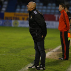 Claudio da órdenes a sus jugadores durante el partido ante el Castilla.