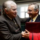 Antonio Gamoneda con José Enrique Martínez, ayer en la Universidad Autónoma de Madrid