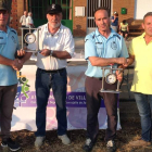 Laso y Fernández recogen su premio del Campeonato Provincial de Primera. P. CABALLERO
