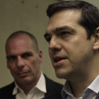 Varufakis y Tsipras, tras una reunión.