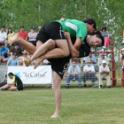 La lucha juvenil en Cistierna vio el debú en los corros de luchadores del CLOBDA de Ponferrada .