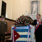 El comandante Ramiro Valdés junto a Hugo Chávez