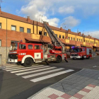 Los bomberos acudieron a Villaobispo. RAMIRO