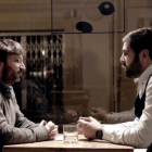 Jordi Évole (a la izquierda), en un momento del reportaje 'Conectados', que se emitió en el programa de La Sexta 'Salvados'.