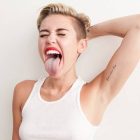 Miley Cyrus, sacando la lengua, una de sus imágenes más icónicas.