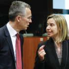El secretario general de la Otan conversa con la jefa de la diplomacia de la Unión Europea.
