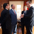 Antonio Silván, Javier García Prieto y Carlos Moro, en la preparación de las jornadas. DL