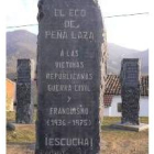 Las piedras que rodean la escultura elevan la mirada del visitante