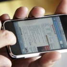 El iPhone cuenta con las funciones de un iPod, Internet y móvil