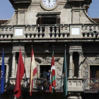 Fotografía de la fachada del Ayuntamiento de Pamplona.