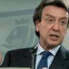 El consejero De Santiago-Juárez, durante la rueda de prensa posterior al Consejo de Gobierno