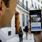 La aplicación BBVA Valora View se descarga en el móvil y ofrece la información del edificio en el que se fija la pantalla. DL