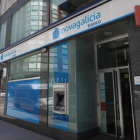 El exterior de la sucursal principal de Novagalicia Banco en la avenida Gómez Núñez, en el centro de Ponferrada.