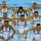 El equipo español de natación sincronizada, durante su ejercicio en los Juegos Europeos de Bakú.