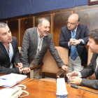 Macías, Merayo, Cubelos y Folgueral, minutos antes de la celebración del pleno municipal de ayer.