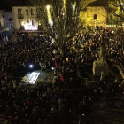 Manifestantes concentrados en la Plaza del Grano esta tarde-noche.