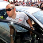 Hamilton, a su llegada al circuito de Melbourne, tuvo ayer un toque de atención con la policía.