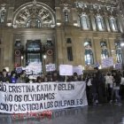 Cientos de personas acudieron a la concentración para exigir justicia para las cuatro chicas muertas.