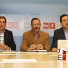 De izquierda a derecha, Pellitero, Llamas y Fernández Cardo durante su intervención.