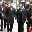 José Blanco junto a Alfredo Pérez Rubalcaba el pasado lunes en Madrid.