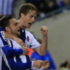 Sergio García celebra su gol con sus compañeros.
