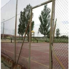 El polideportivo de Cembranos permanece vacío desde el accidente